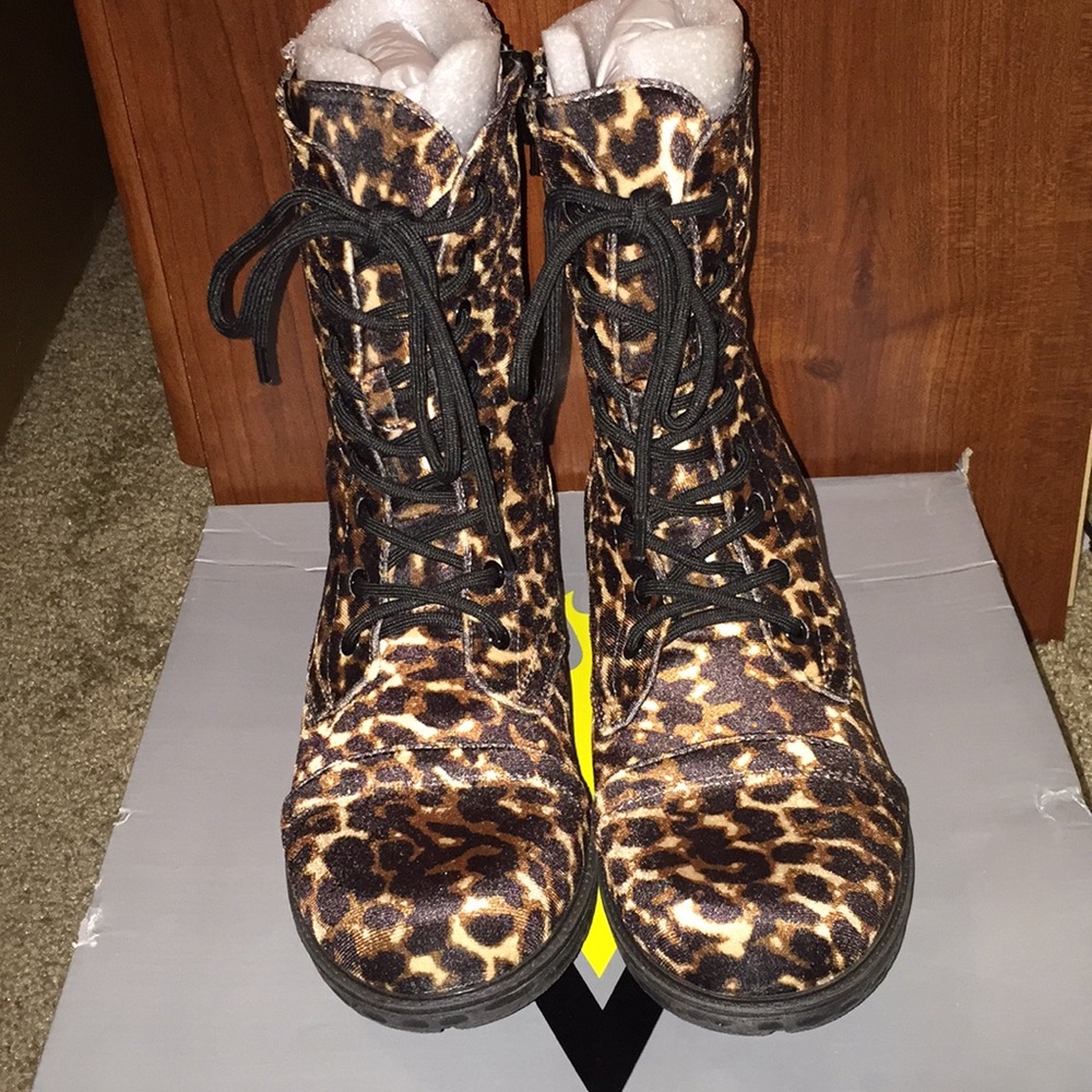 Leopard boots